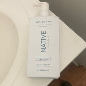 Native Cashmere & Rain Conditioner - White